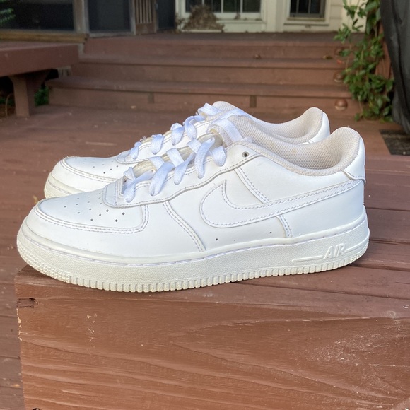 Nike Air Force 1 Low Size 5.5Y Triple White Kid’s Sneakers - Picture 3 of 13